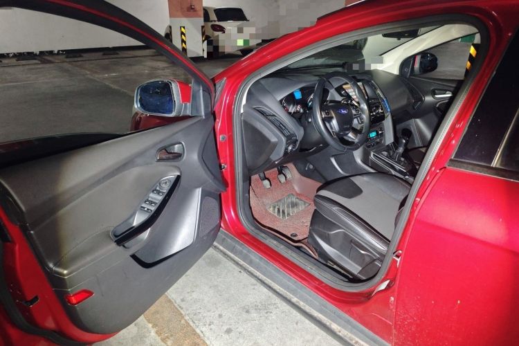 Used Ford Focus 2012 Hatchback 1.6L Manual Fashion Edition Driver Seat
