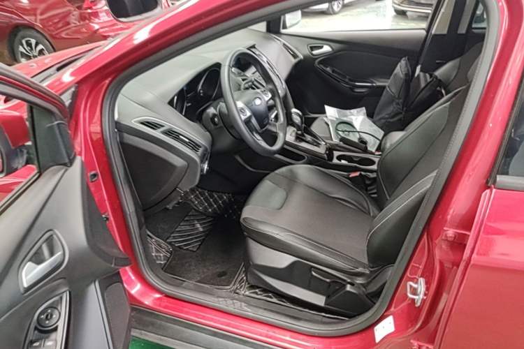 Used Ford Focus 2012 Hatchback 1.6L Automatic Fashion Edition Driver Seat