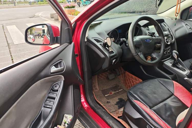 Used Ford Focus 2012 Hatchback 1.6L Automatic Comfort Model Driver Seat