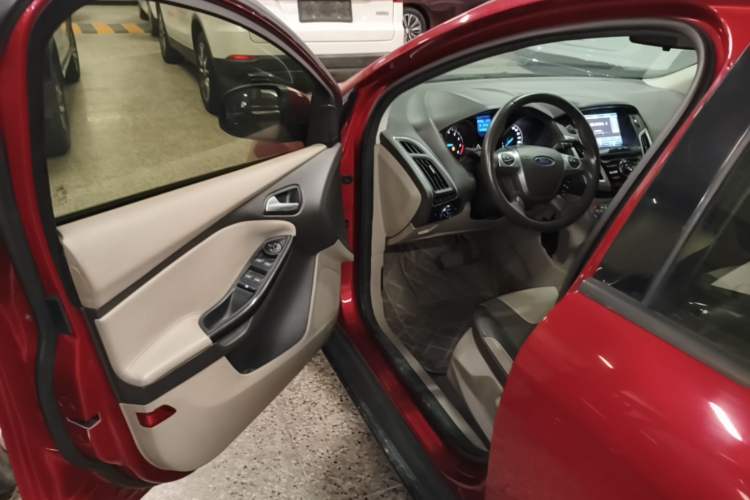 Used Ford Focus 2012 Hatchback 1.6L Automatic Fashion Edition Driver Seat