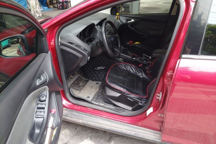 Used Ford Focus 2012 Hatchback 1.6L Manual Comfort Model Driver Seat