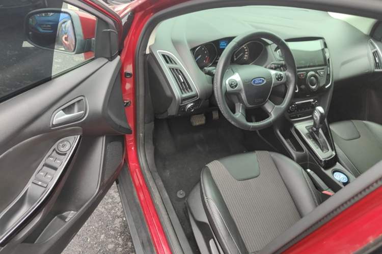 Used Ford Focus 2012 Hatchback 1.6L Automatic Fashion Edition Driver Seat