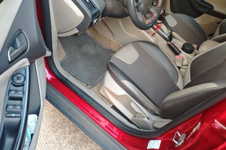 Used Ford Focus 2012 Hatchback 1.6L Automatic Fashion Edition Driver Seat