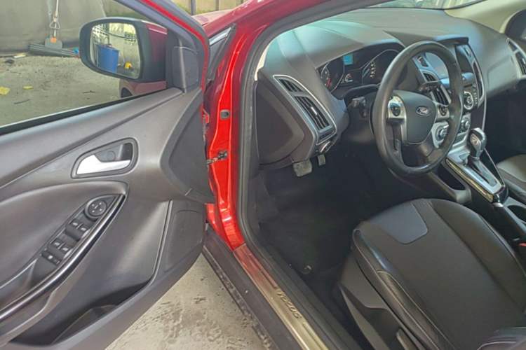 Used Ford Focus 2012 Sedan 1.6L Automatic Fashion Edition Driver Seat