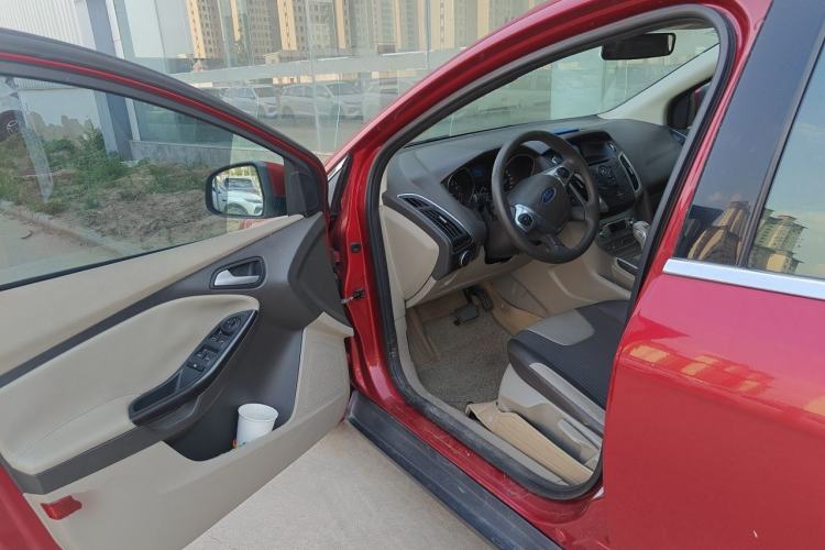 Used Ford Focus 2012 Hatchback 1.6L Automatic Fashion Edition Driver Seat
