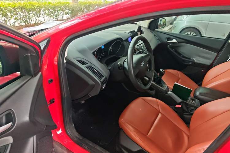 Used Ford Focus 2012 Hatchback 1.6L Manual Comfort Model Driver Seat
