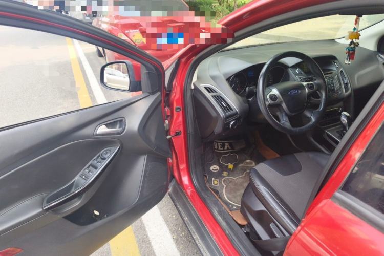 Used Ford Focus 2012 Sedan 1.6L Automatic Fashion Edition Driver Seat