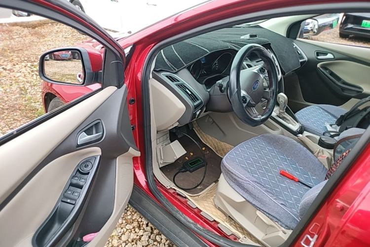 Used Ford Focus 2012 Hatchback 1.6L Automatic Fashion Edition Driver Seat