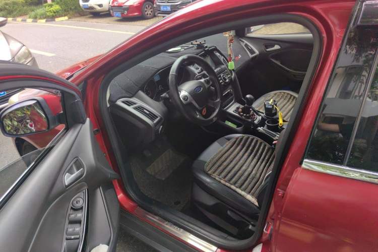 Used Ford Focus 2012 Hatchback 1.6L Manual Fashion Edition Driver Seat