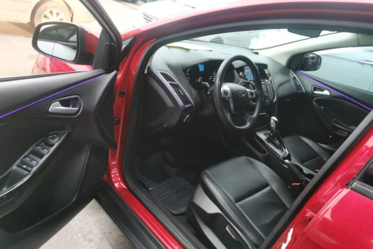 Used Ford Focus 2012 Hatchback 1.6L Automatic Fashion Edition Driver Seat