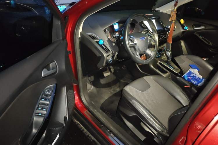 Used Ford Focus 2012 Hatchback 1.6L Automatic Fashion Edition Driver Seat