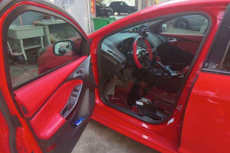 Used Ford Focus 2012 Hatchback 2.0L Automatic Luxury Sport Model Driver Seat