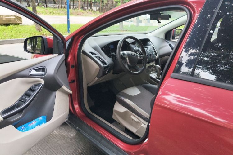 Used Ford Focus 2012 Hatchback 1.6L Automatic Fashion Edition Driver Seat