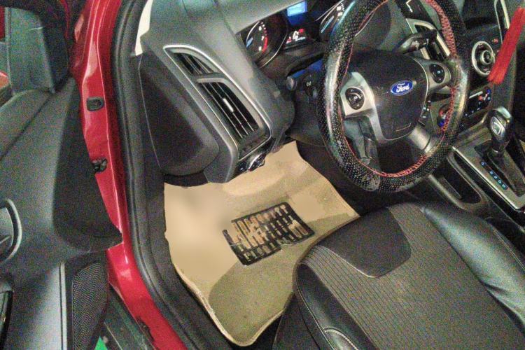 Used Ford Focus 2012 Sedan 1.6L Automatic Fashion Edition Driver Seat