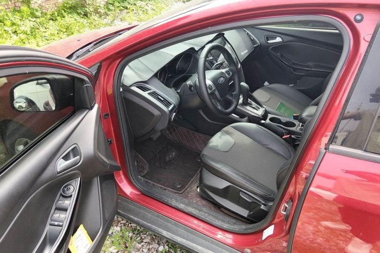 Used Ford Focus 2012 Hatchback 1.6L Automatic Fashion Edition Driver Seat