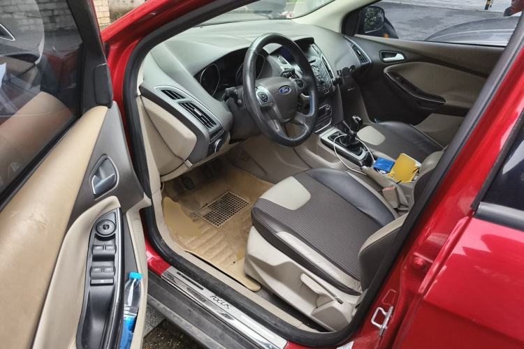 Used Ford Focus 2012 Sedan 1.6L Manual Fashion Edition Driver Seat