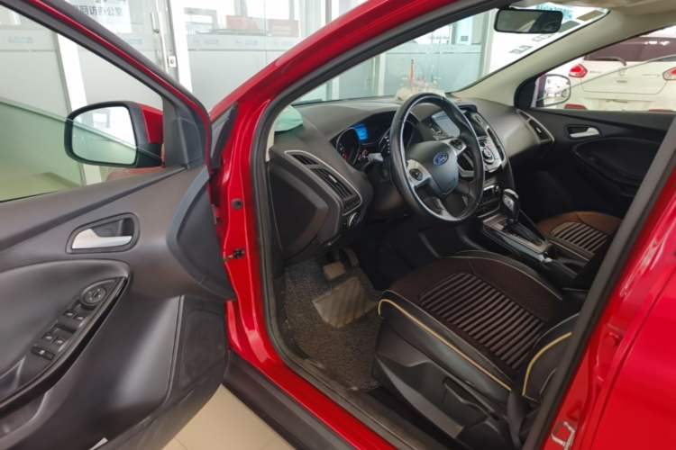 Used Ford Focus 2012 Hatchback 1.6L Automatic Fashion Edition Driver Seat