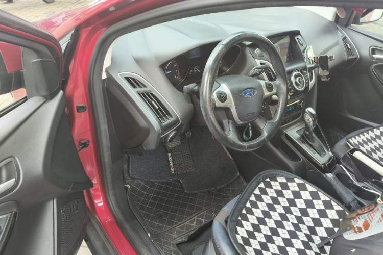 Used Ford Focus 2012 Hatchback 1.6L Automatic Fashion Edition Driver Seat