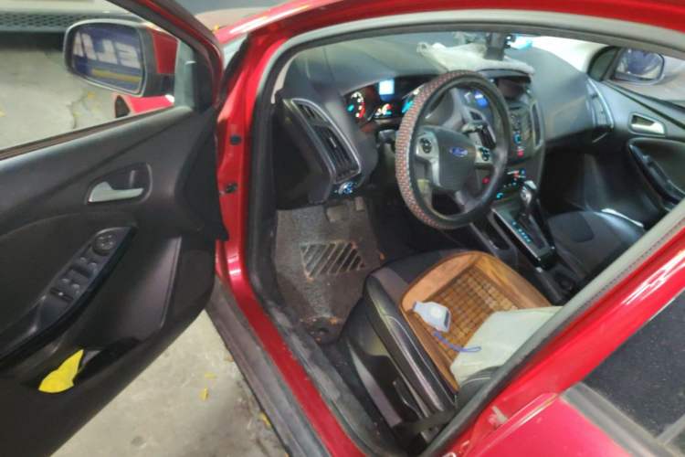 Used Ford Focus 2012 Sedan 1.6L Automatic Fashion Edition Driver Seat