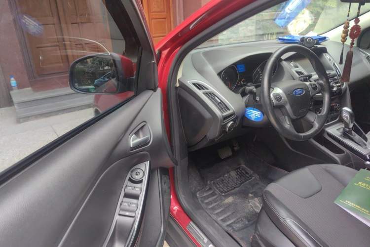 Used Ford Focus 2012 Hatchback 1.6L Automatic Fashion Edition Driver Seat