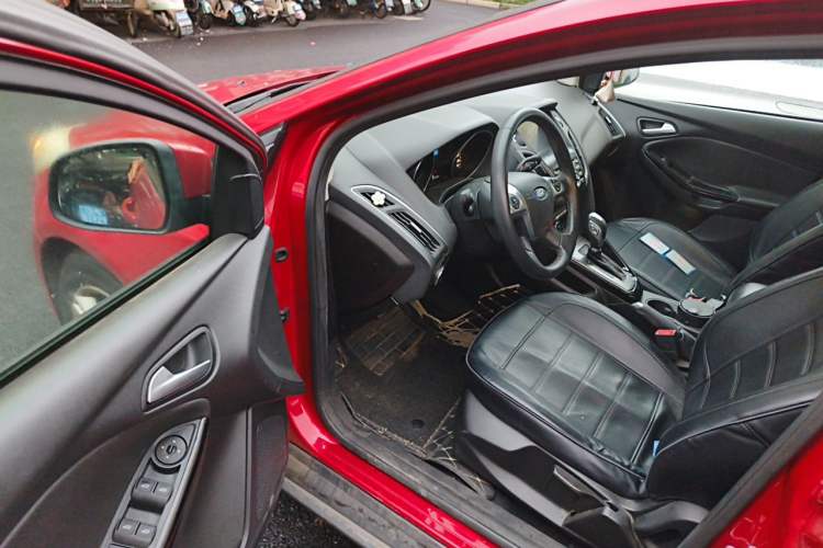 Used Ford Focus 2012 Sedan 1.6L Automatic Fashion Edition Driver Seat
