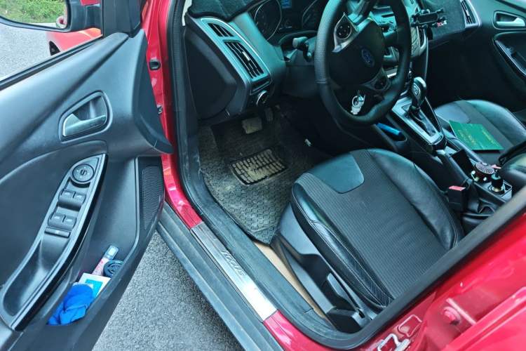 Used Ford Focus 2012 Sedan 1.6L Automatic Fashion Edition Driver Seat