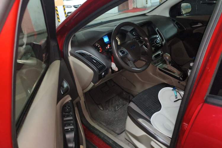 Used Ford Focus 2012 Hatchback 1.6L Automatic Fashion Edition Driver Seat