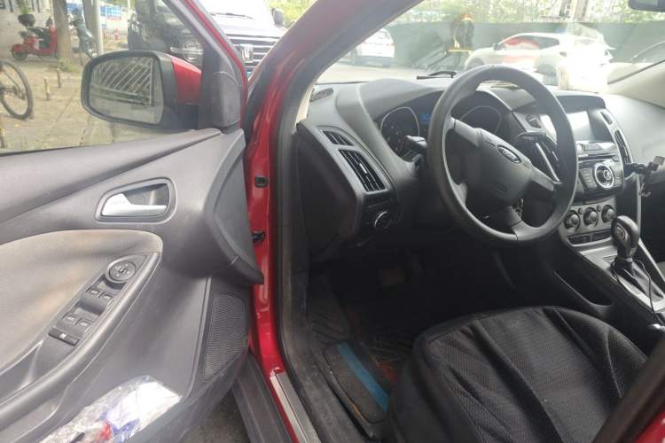 Used Ford Focus 2012 Hatchback 1.6L Automatic Fashion Edition Driver Seat