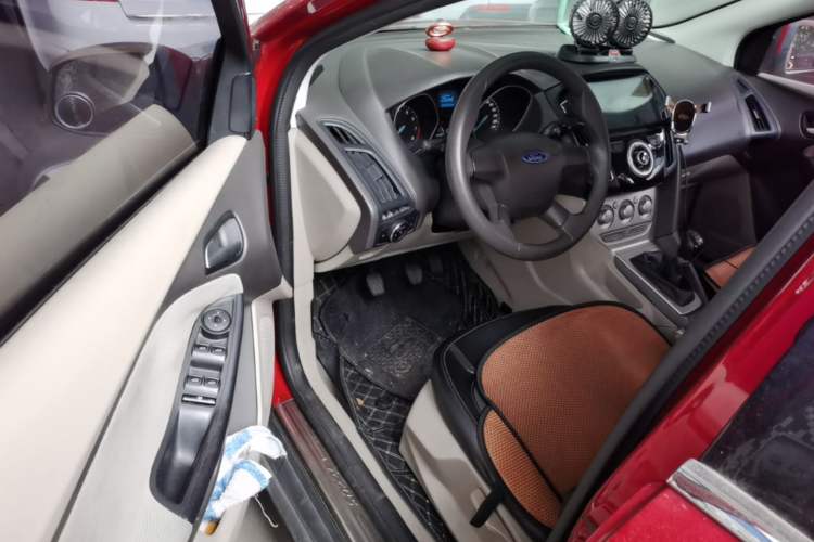 Used Ford Focus 2012 Sedan 1.6L Manual Comfort Model Driver Seat