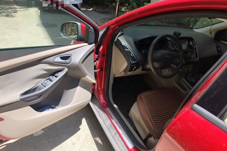 Used Ford Focus 2012 Sedan 1.6L Manual Comfort Model Driver Seat