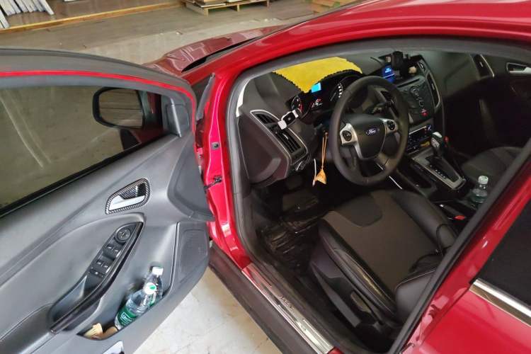 Used Ford Focus 2012 Hatchback 1.6L Automatic Fashion Edition Driver Seat