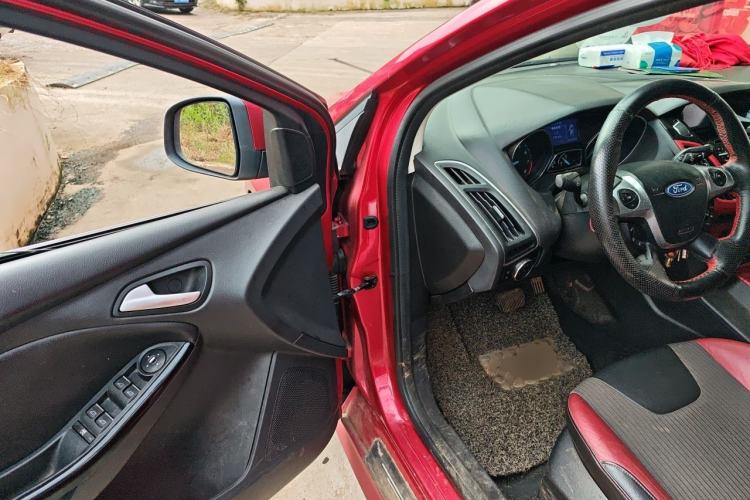 Used Ford Focus 2012 Hatchback 2.0L Automatic Luxury Sport Model Driver Seat
