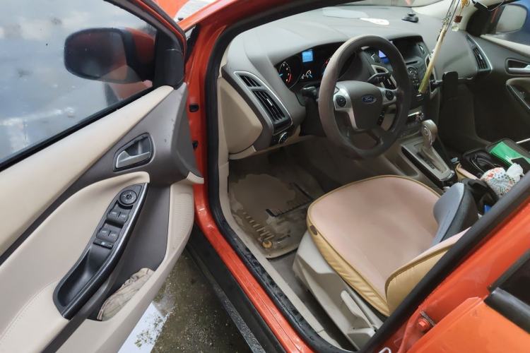 Used Ford Focus 2012 Hatchback 1.6L Automatic Fashion Edition Driver Seat