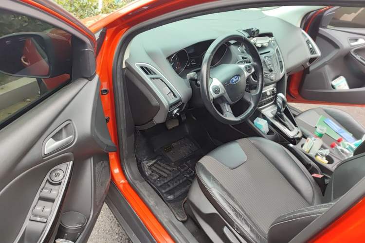 Used Ford Focus 2012 Hatchback 1.6L Automatic Fashion Edition Driver Seat