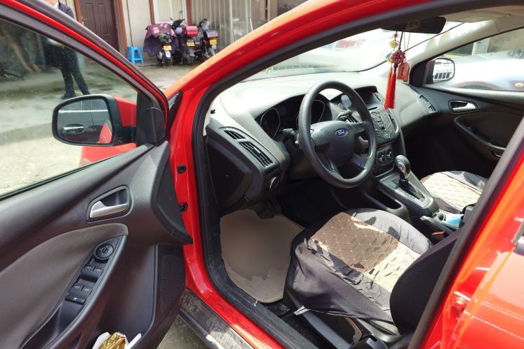 Used Ford Focus 2012 Hatchback 1.6L Automatic Fashion Edition Driver Seat
