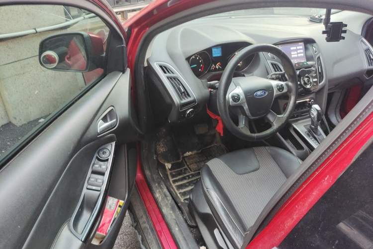Used Ford Focus 2012 Sedan 1.6L Automatic Fashion Edition Driver Seat