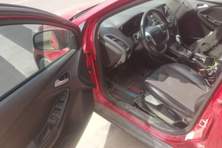 Used Ford Focus 2012 Sedan 1.6L Automatic Fashion Edition Driver Seat