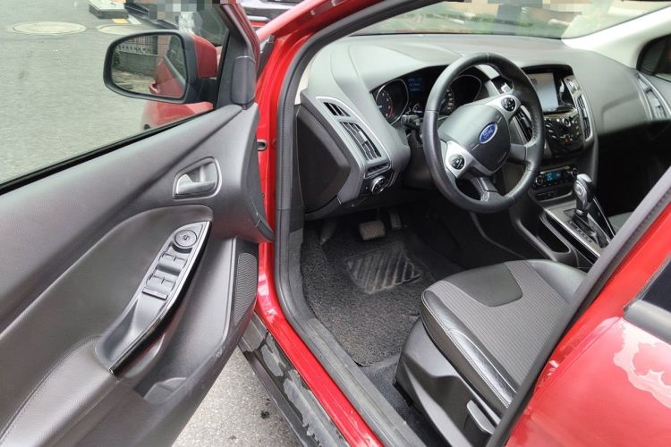 Used Ford Focus 2012 Sedan 1.6L Automatic Fashion Edition Driver Seat