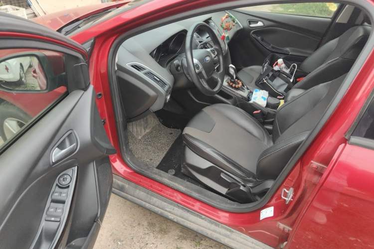 Used Ford Focus 2012 Hatchback 1.6L Automatic Fashion Edition Driver Seat