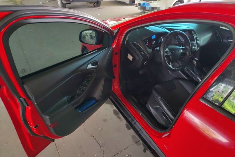 Used Ford Focus 2012 Hatchback 1.6L Automatic Fashion Edition Driver Seat