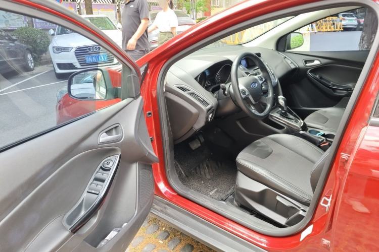 Used Ford Focus 2012 Sedan 1.6L Automatic Fashion Edition Driver Seat