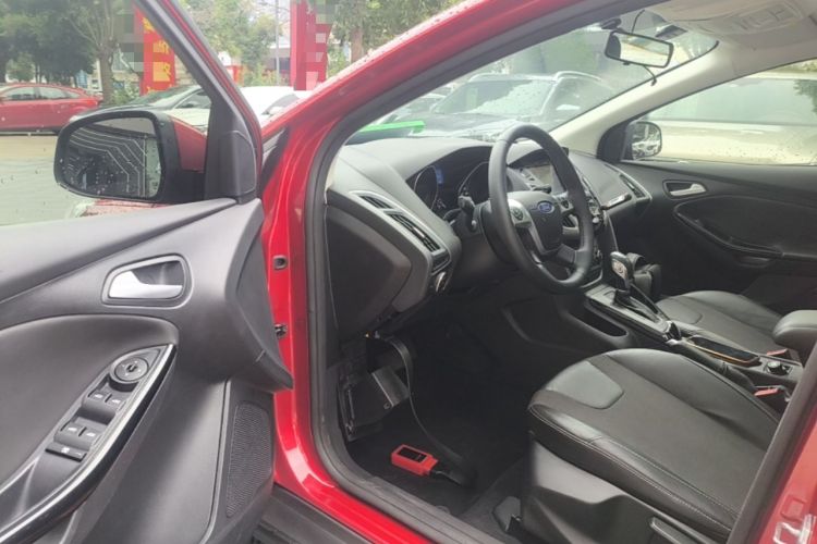 Used Ford Focus 2012 Sedan 1.6L Automatic Fashion Edition Driver Seat