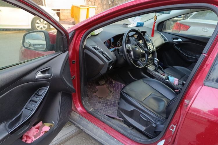 Used Ford Focus 2012 Hatchback 1.6L Automatic Fashion Edition Driver Seat