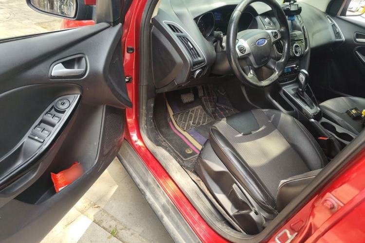 Used Ford Focus 2012 Hatchback 1.6L Automatic Fashion Edition Driver Seat