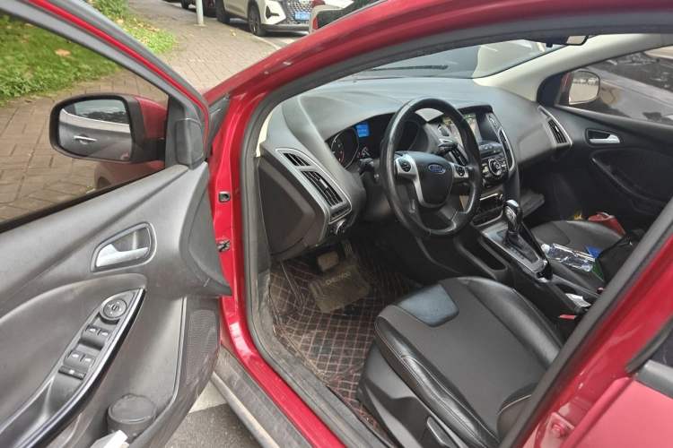Used Ford Focus 2012 Hatchback 1.6L Automatic Fashion Edition Driver Seat
