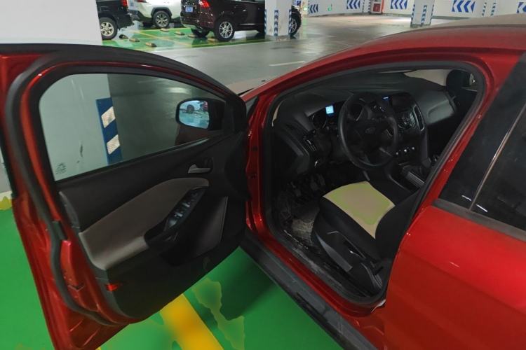 Used Ford Focus 2012 Hatchback 1.6L Manual Comfort Model Driver Seat