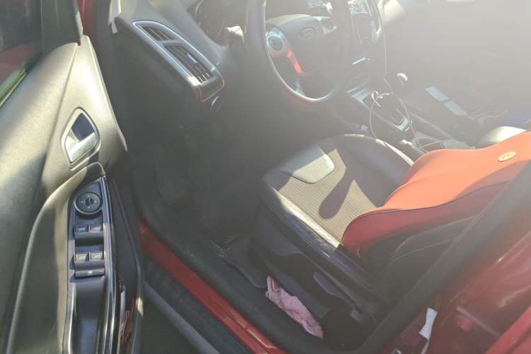 Used Ford Focus 2012 Hatchback 1.6L Manual Fashion Edition Driver Seat