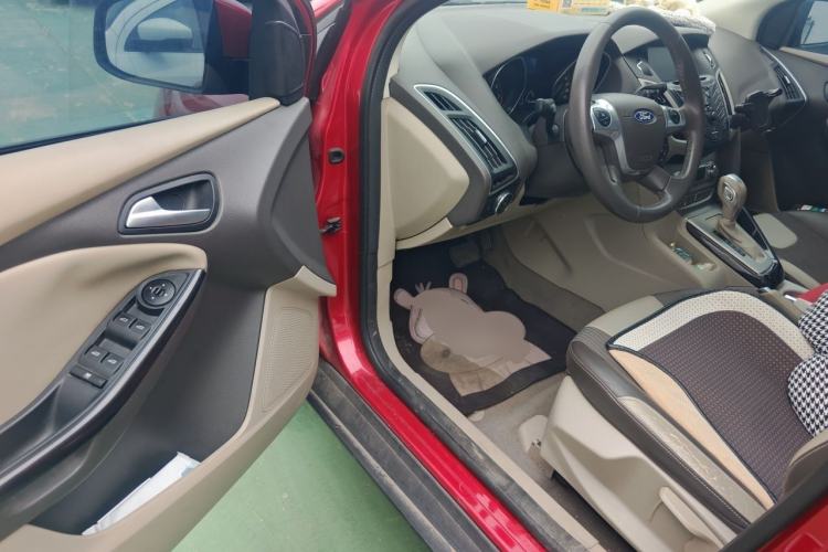 Used Ford Focus 2012 Hatchback 1.6L Automatic Fashion Edition Driver Seat