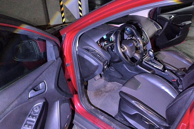 Used Ford Focus 2012 Sedan 1.6L Automatic Fashion Edition Driver Seat