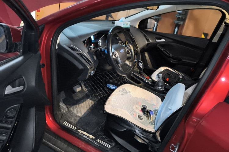 Used Ford Focus 2012 Hatchback 1.6L Automatic Fashion Edition Driver Seat